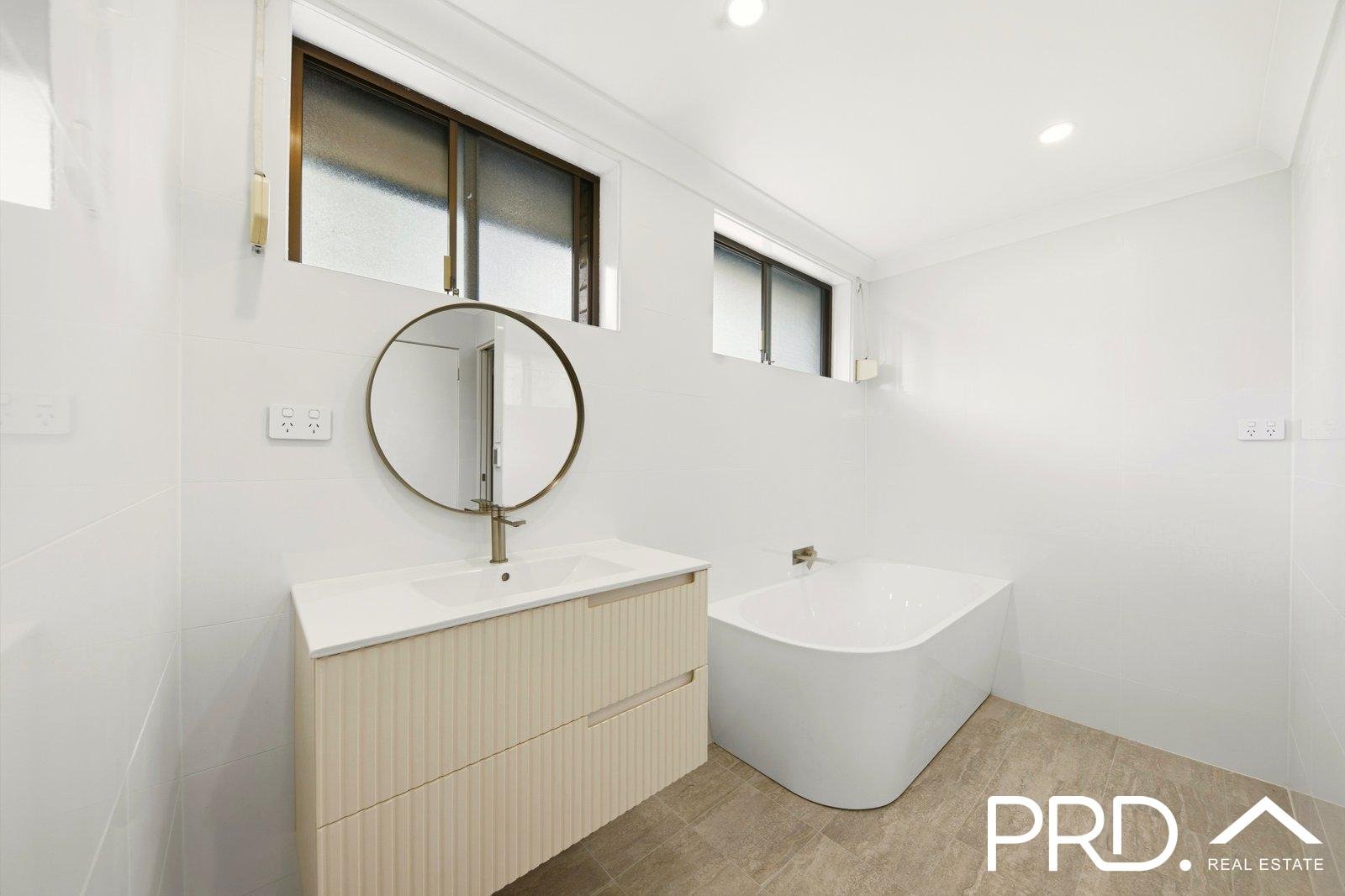 12 Cook Crescent EAST HILLS 7