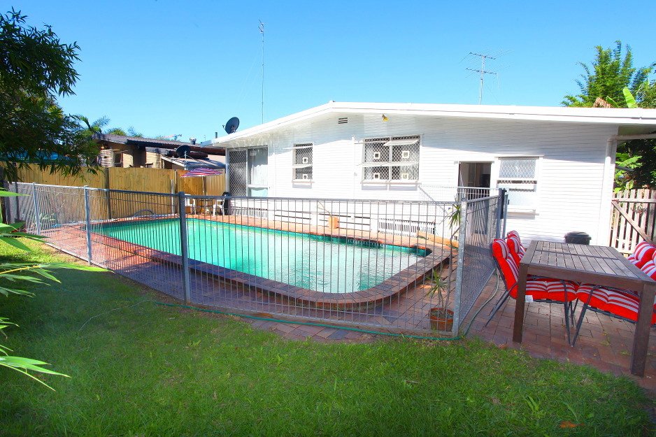 12 Coral Avenue LABRADOR 3