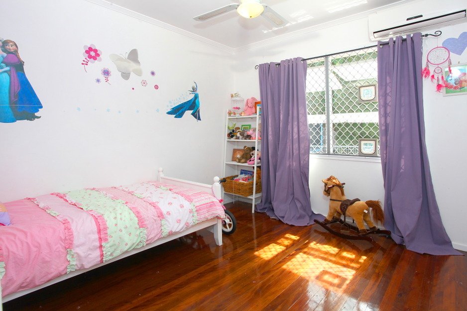 12 Coral Avenue LABRADOR 12