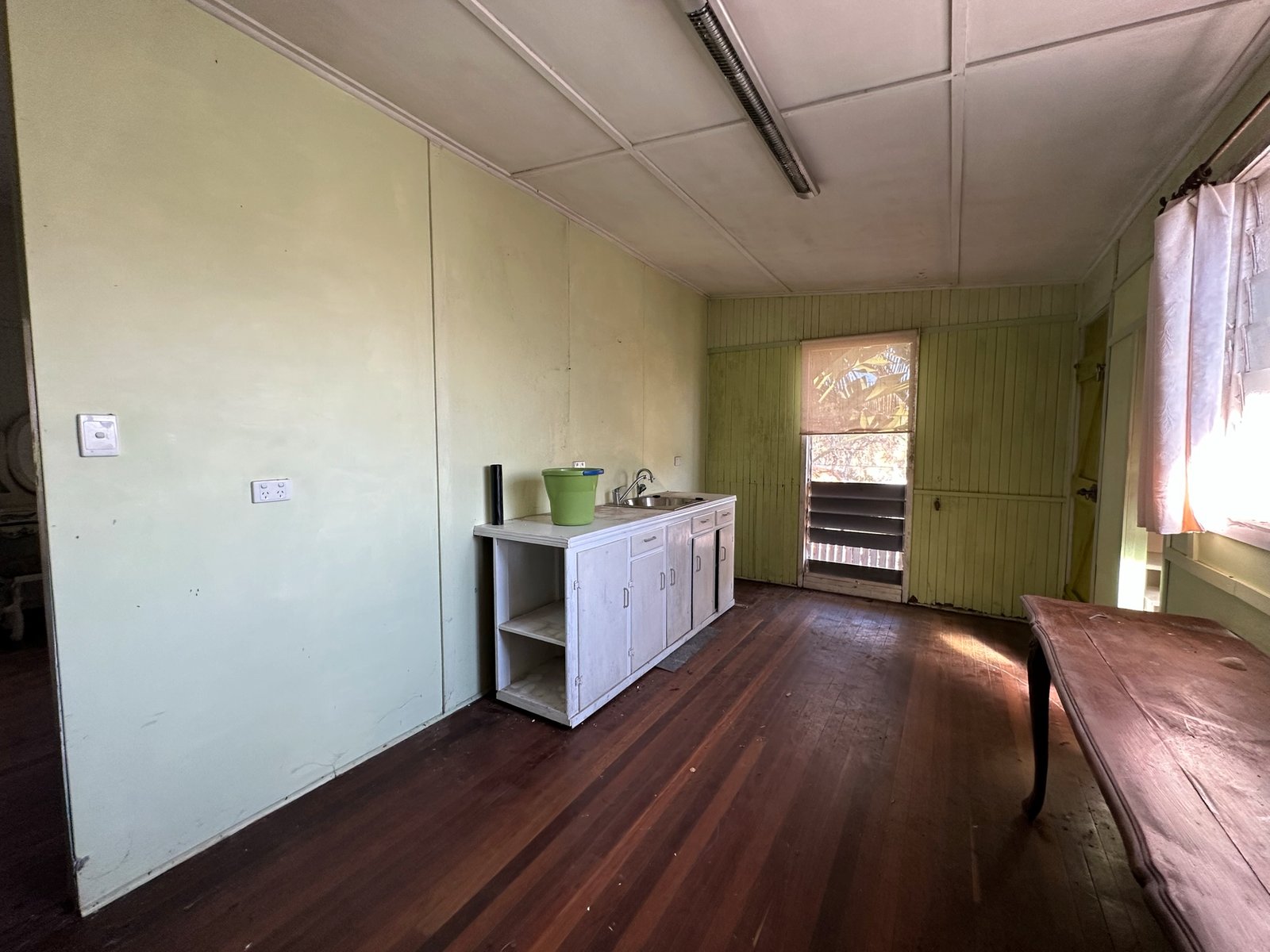 12 Creek Road TANNUM SANDS 24