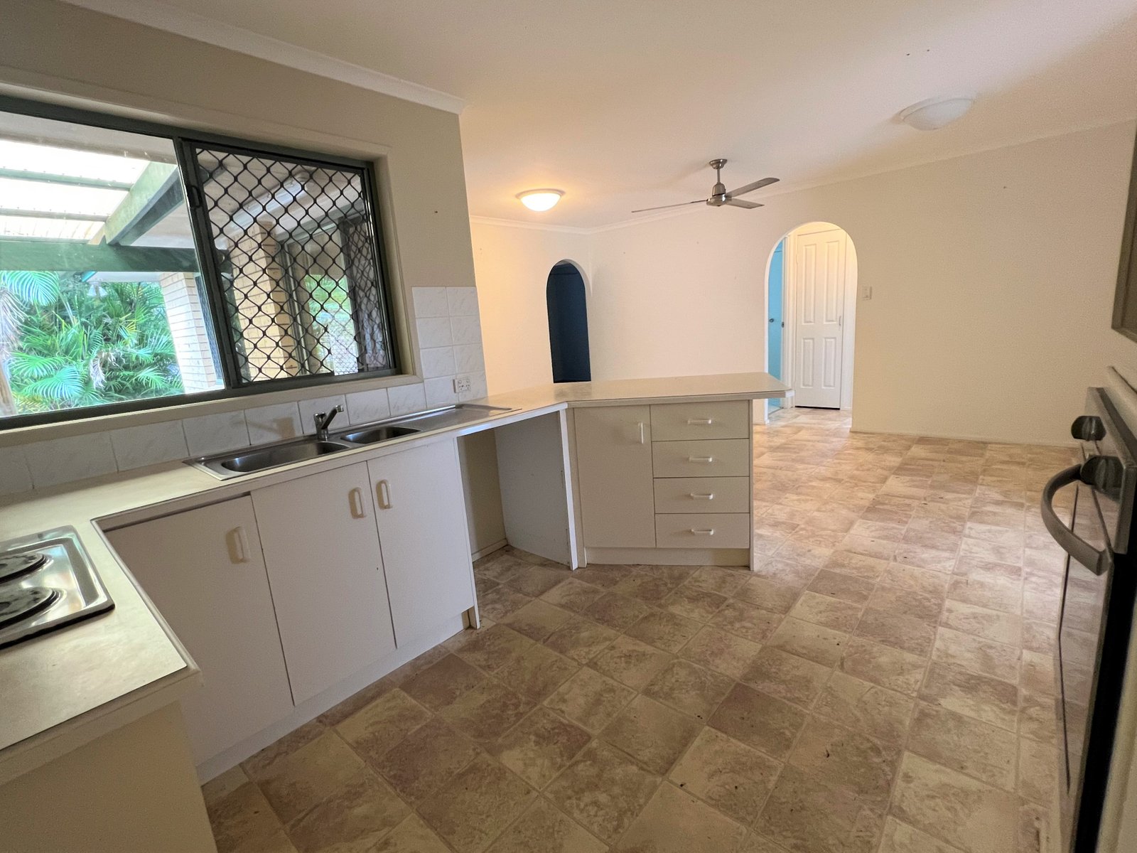 12 Curtis Avenue BOYNE ISLAND 4