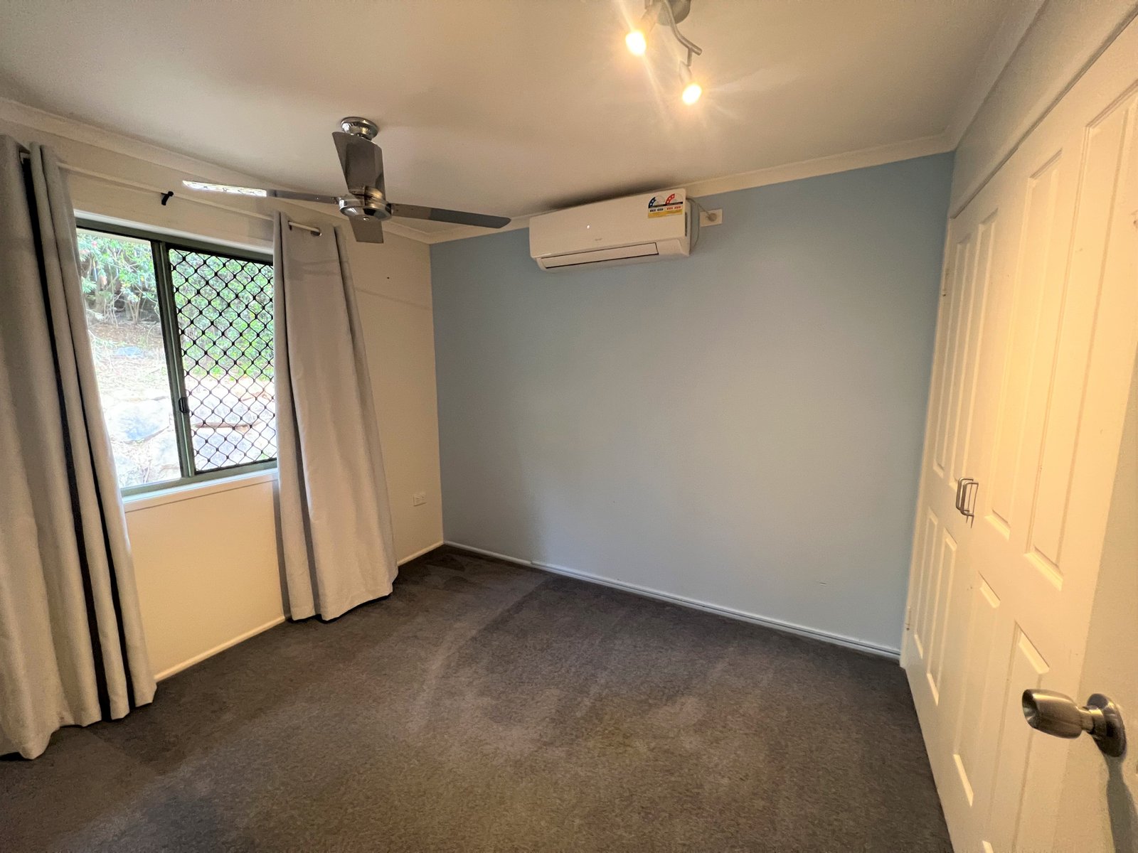 12 Curtis Avenue BOYNE ISLAND 9