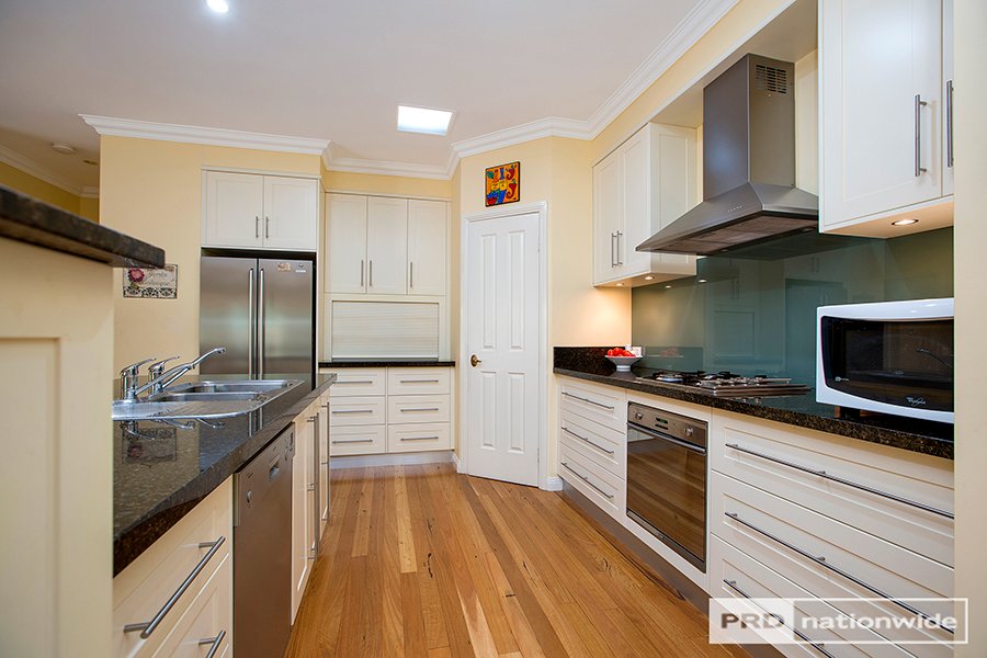 12 Daintree Circuit TAMWORTH 6