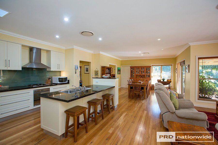 12 Daintree Circuit TAMWORTH 8