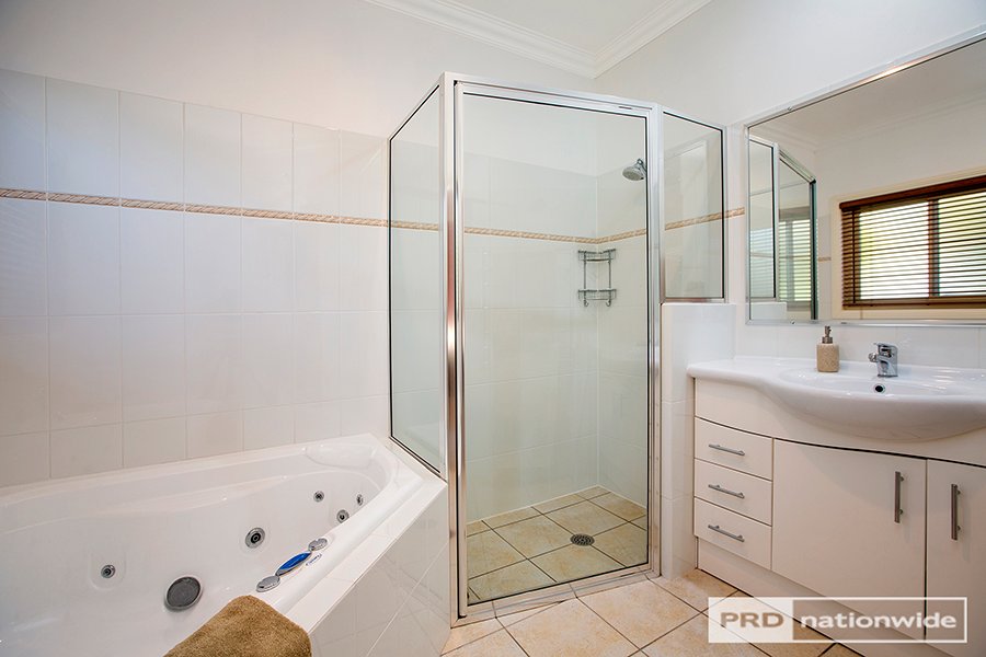 12 Daintree Circuit TAMWORTH 11