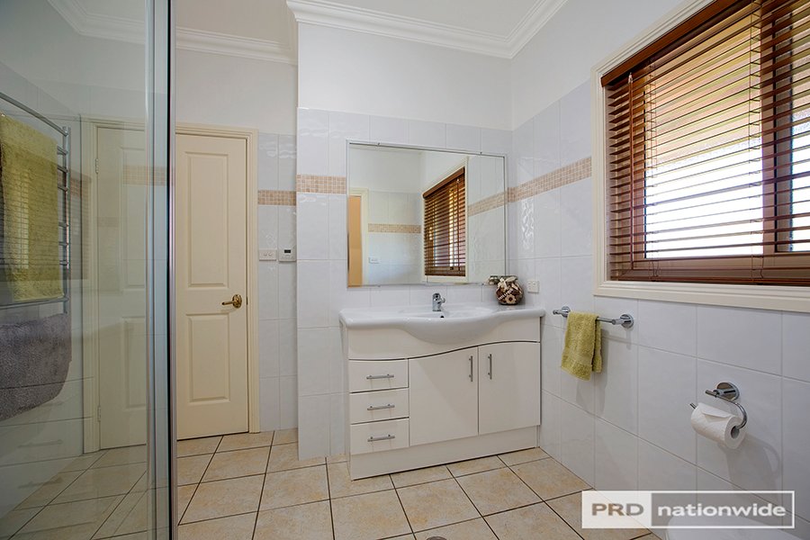 12 Daintree Circuit TAMWORTH 15