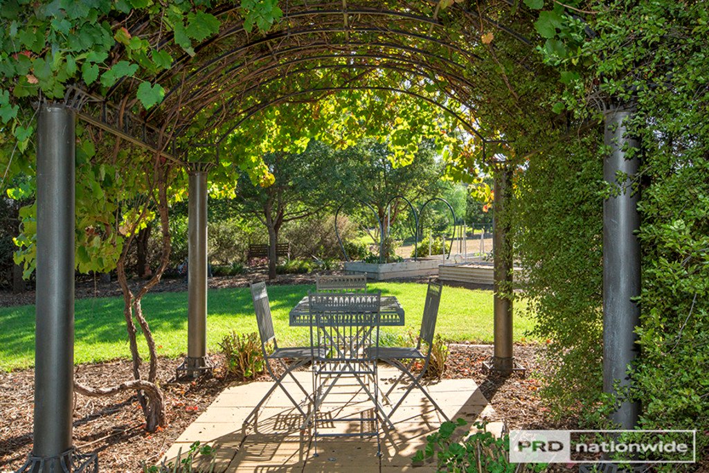 12 Daintree Circuit TAMWORTH 16