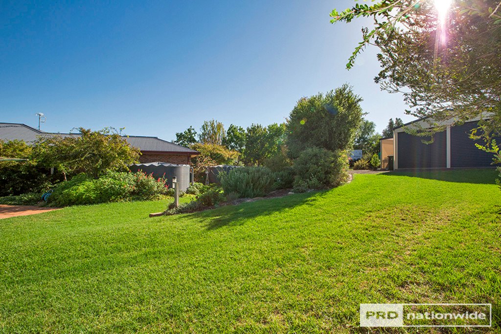 12 Daintree Circuit TAMWORTH 18