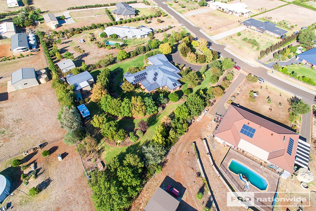 12 Daintree Circuit TAMWORTH 23