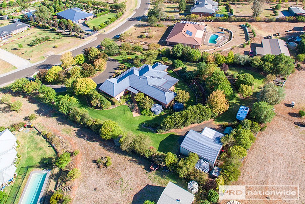 12 Daintree Circuit TAMWORTH 24