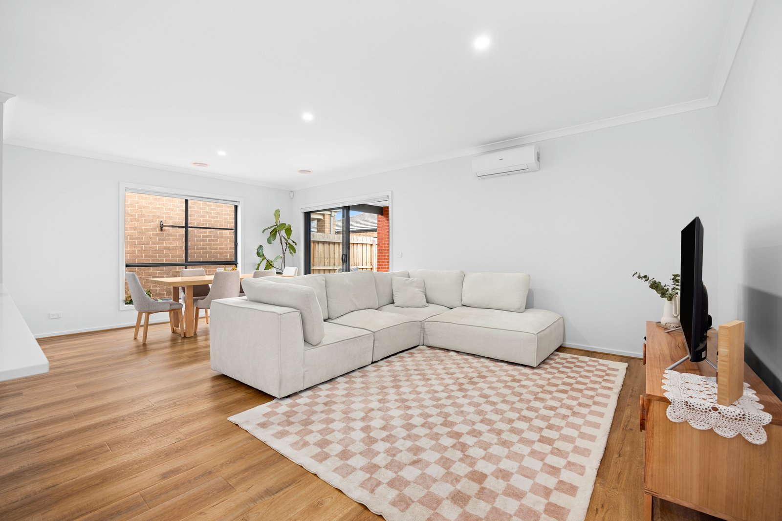 Gallery: 12 Daintree Street