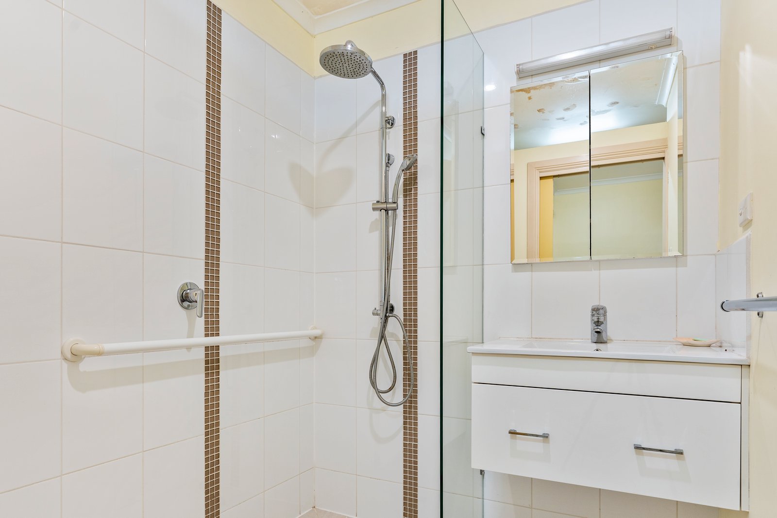 12 Daniel Street LONG GULLY 12