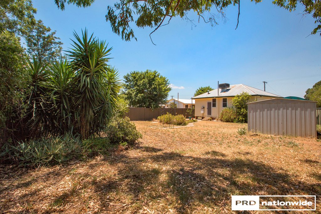 12 David Street TAMWORTH 18