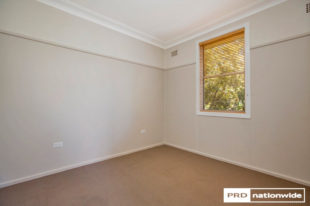 12 David Street TAMWORTH 24