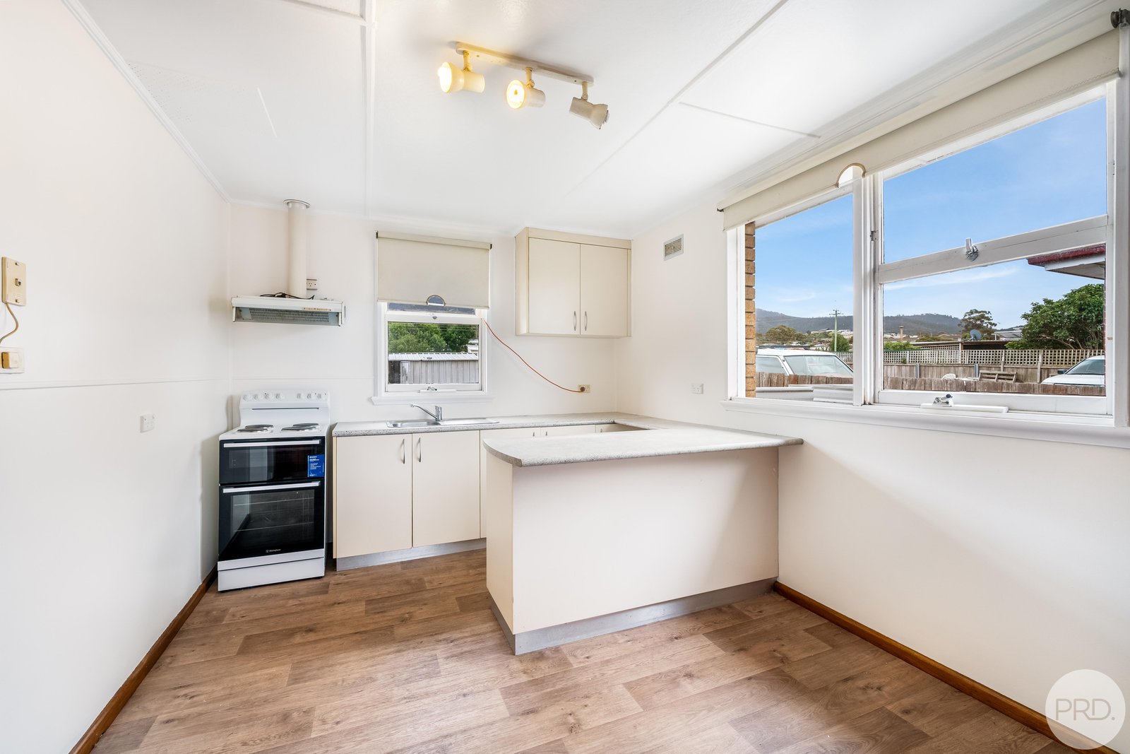 12 Dewar Place CLAREMONT 6
