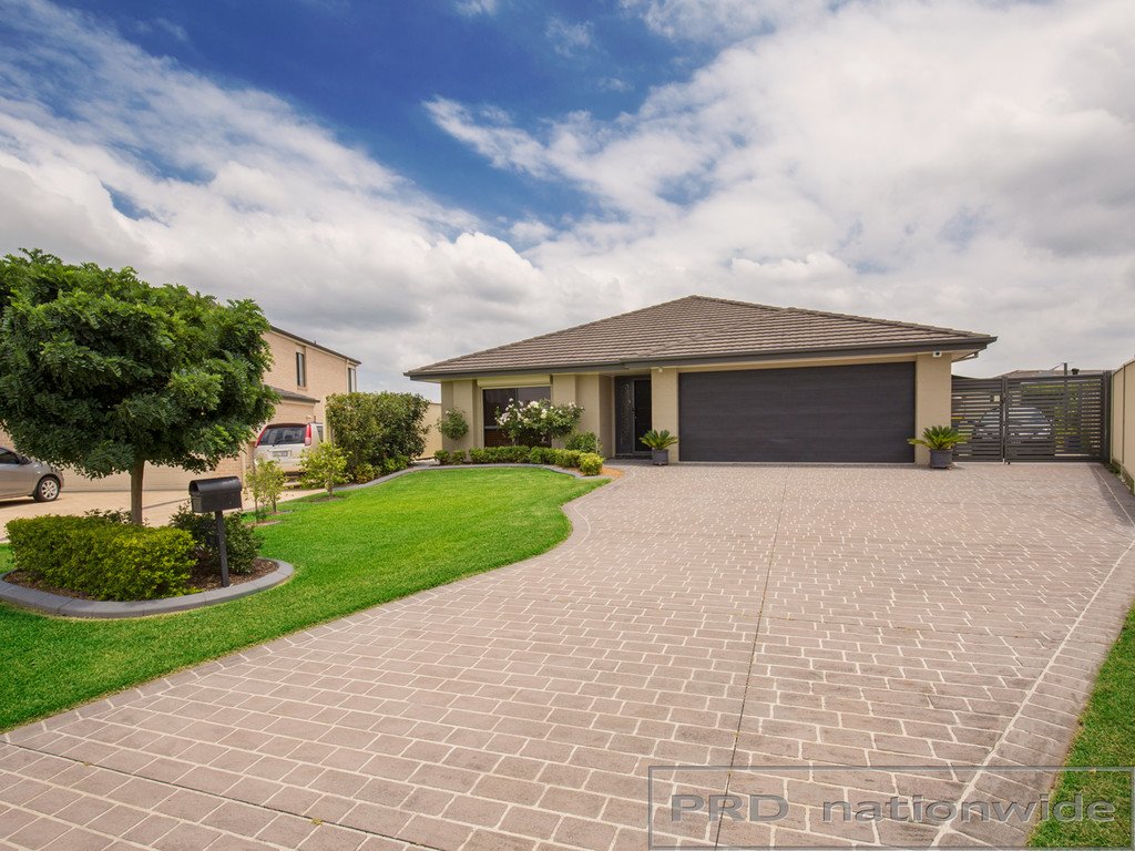 12 Drayton Crescent THORNTON 1