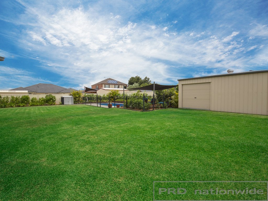 12 Drayton Crescent THORNTON 3