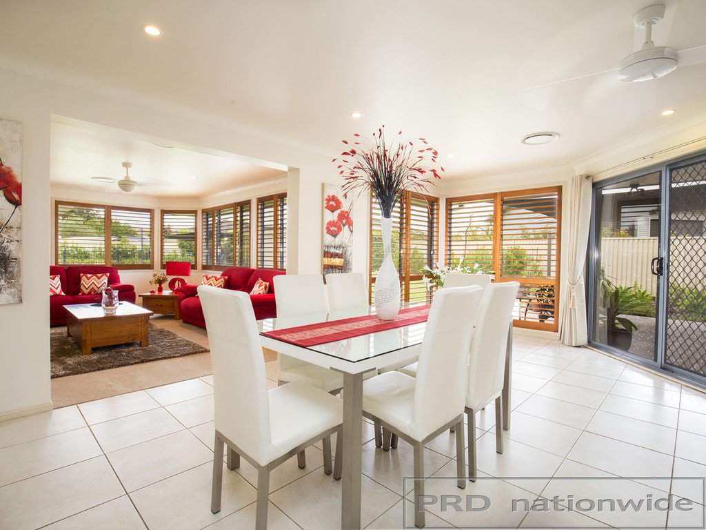 12 Drayton Crescent THORNTON 7
