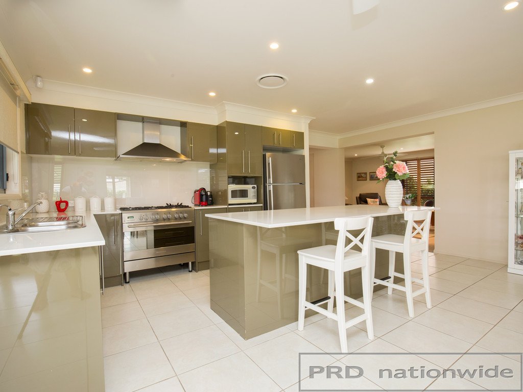 12 Drayton Crescent THORNTON 10