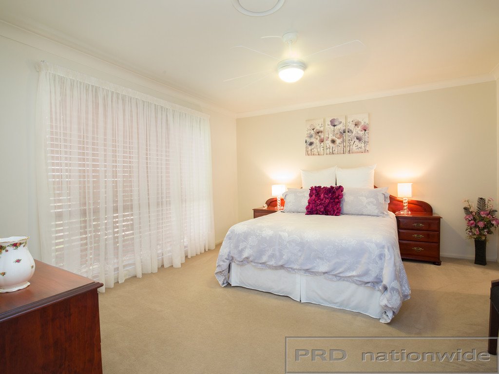 12 Drayton Crescent THORNTON 15