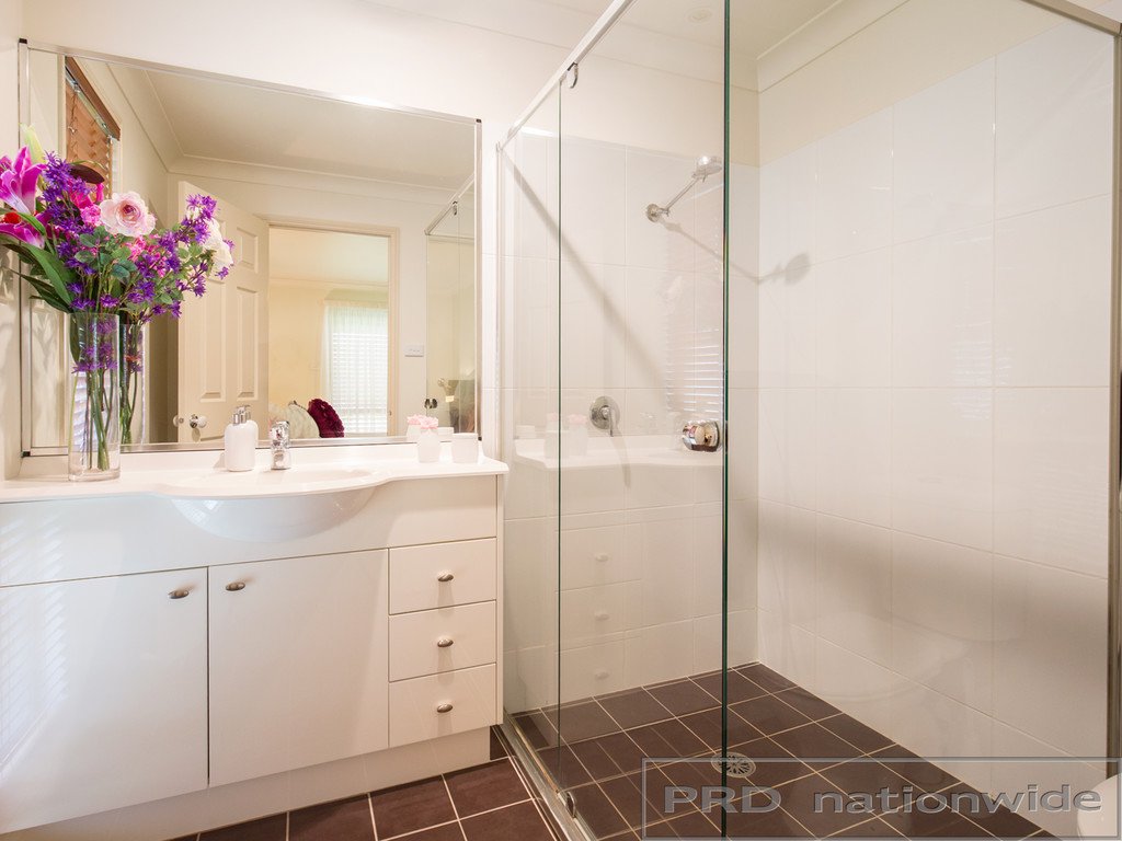 12 Drayton Crescent THORNTON 16