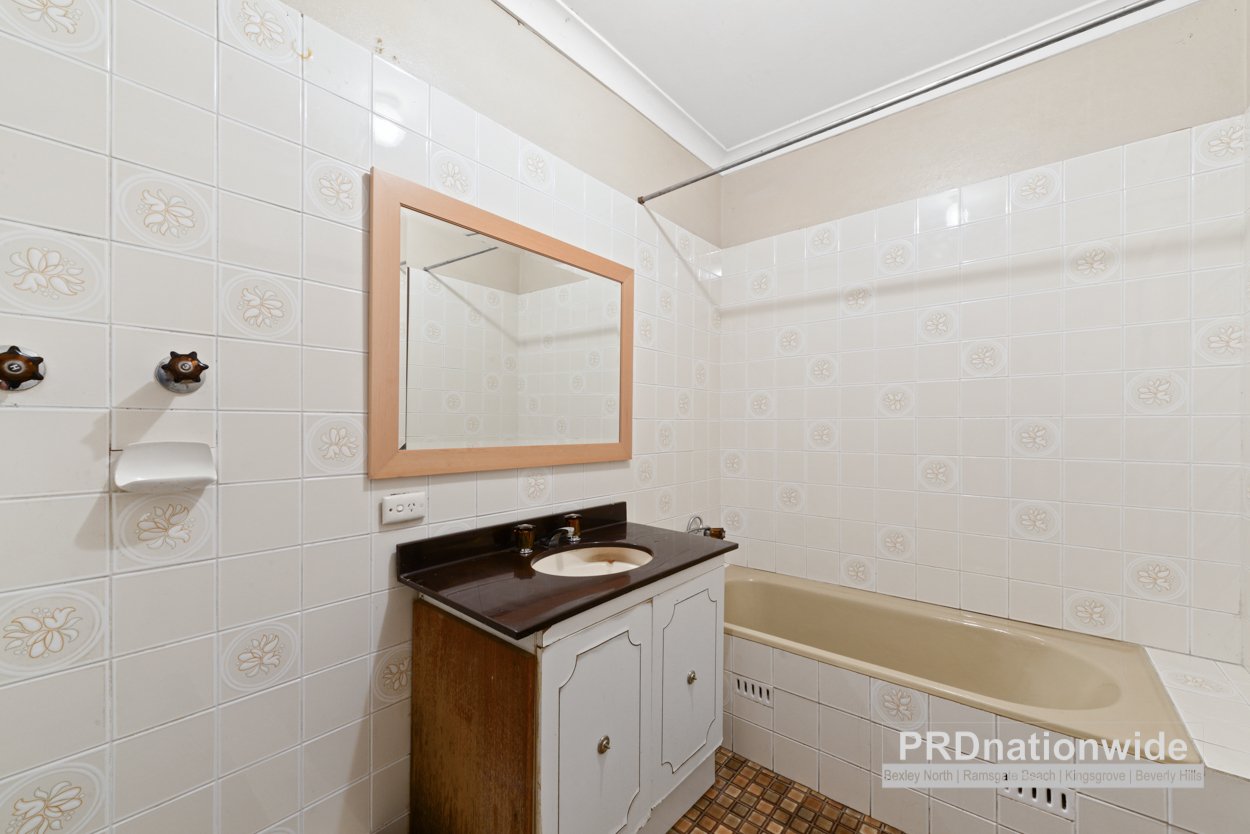 12 Dunkirk Avenue KINGSGROVE 8