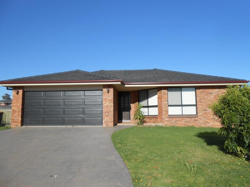 12 Eagle Avenue TAMWORTH 1