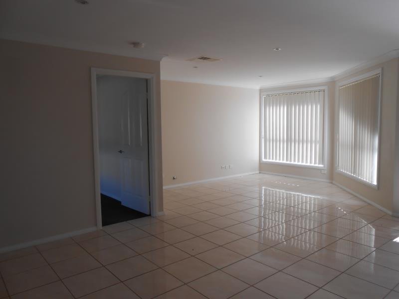 12 Eagle Avenue TAMWORTH 5