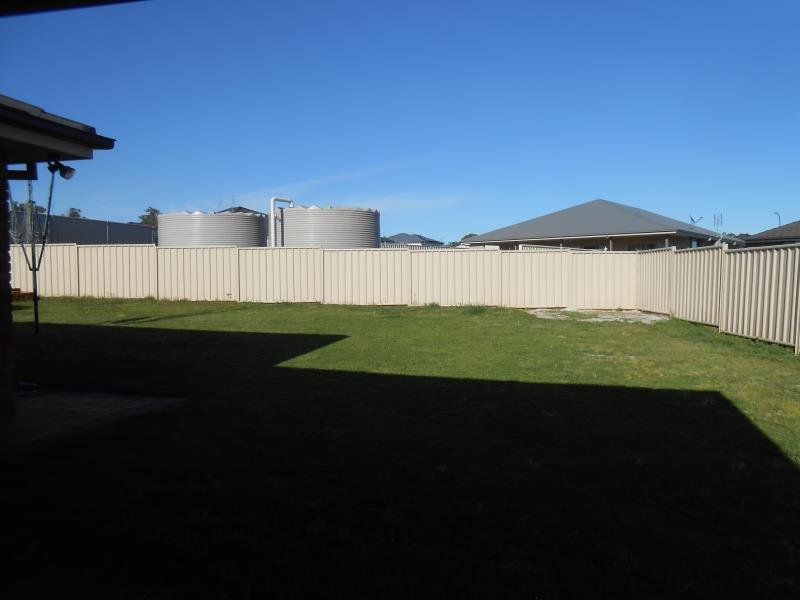 12 Eagle Avenue TAMWORTH 9