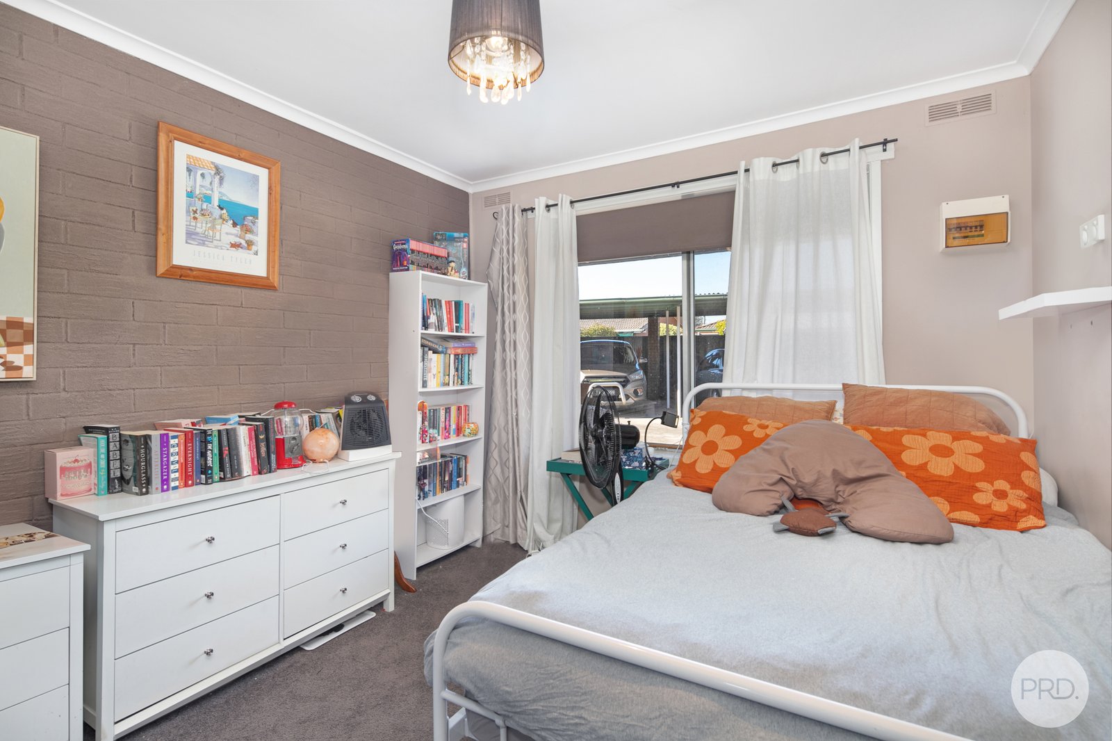 1/2 Evelyn Street WENDOUREE 8