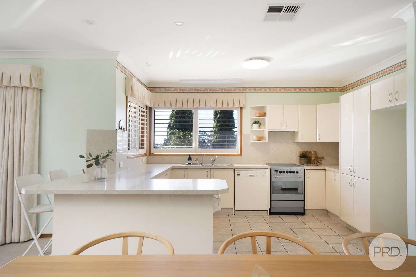 12 Fame Avenue CORLETTE 10