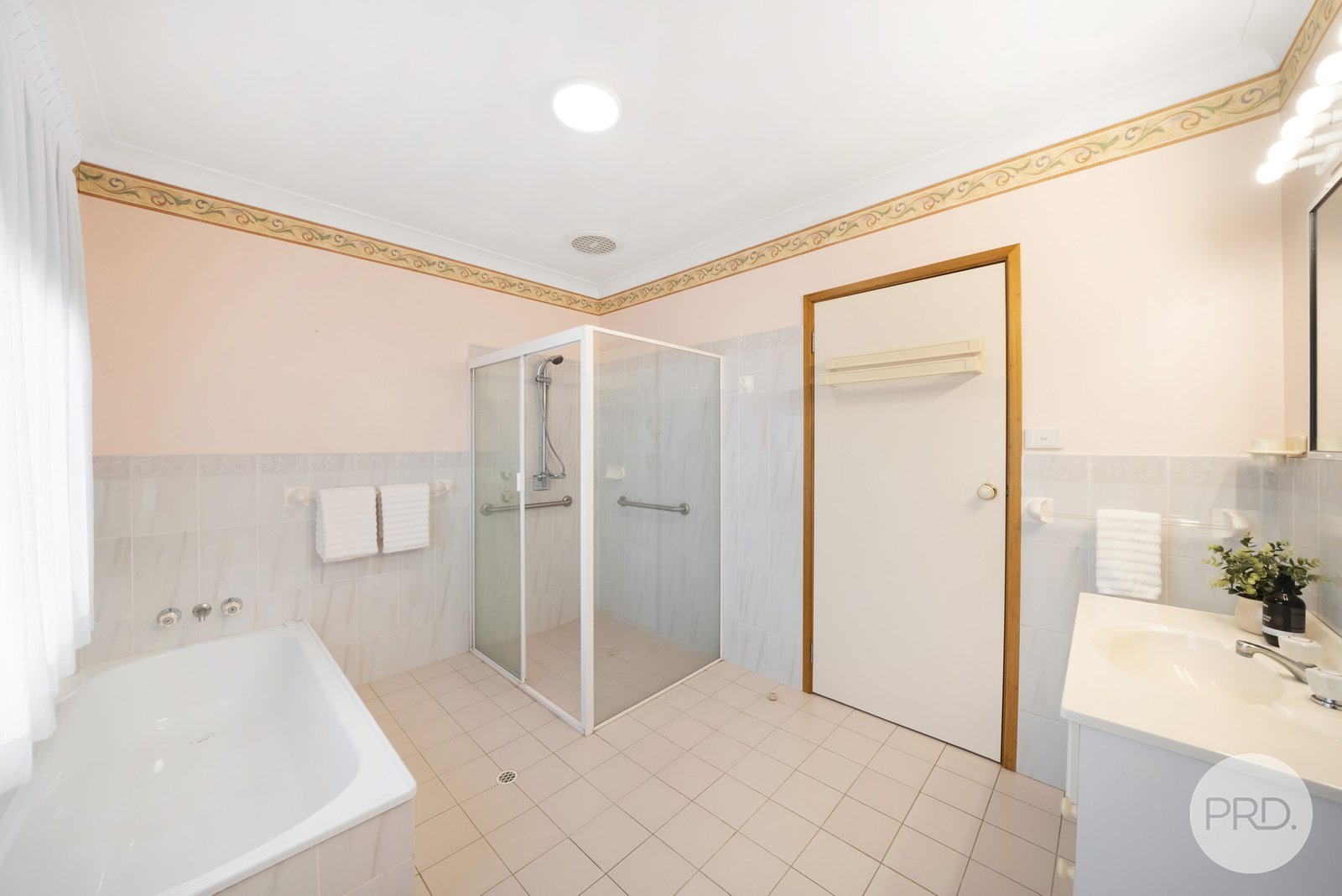 12 Fame Avenue CORLETTE 24