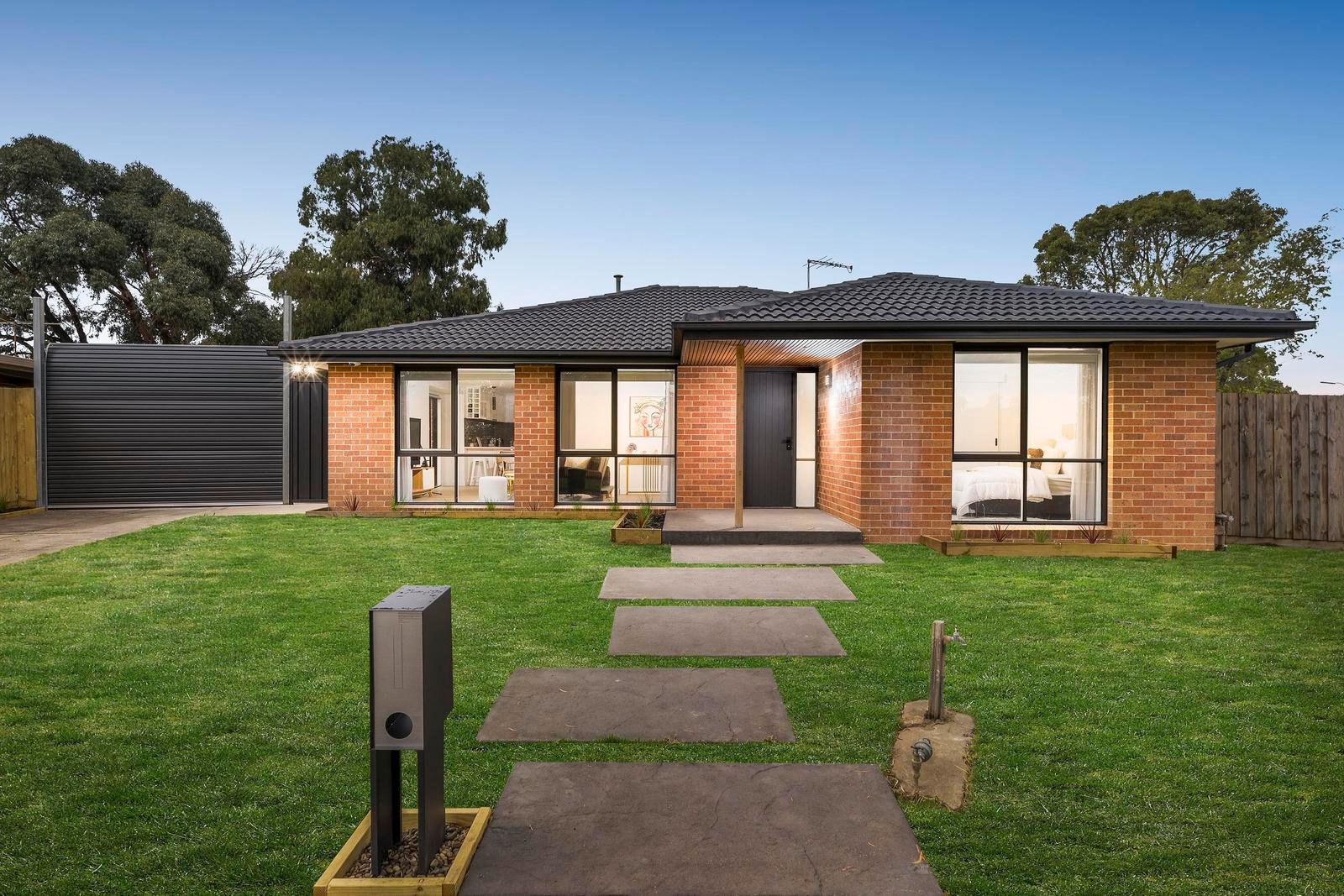 12 Fern Court, Mill Park VIC 3082