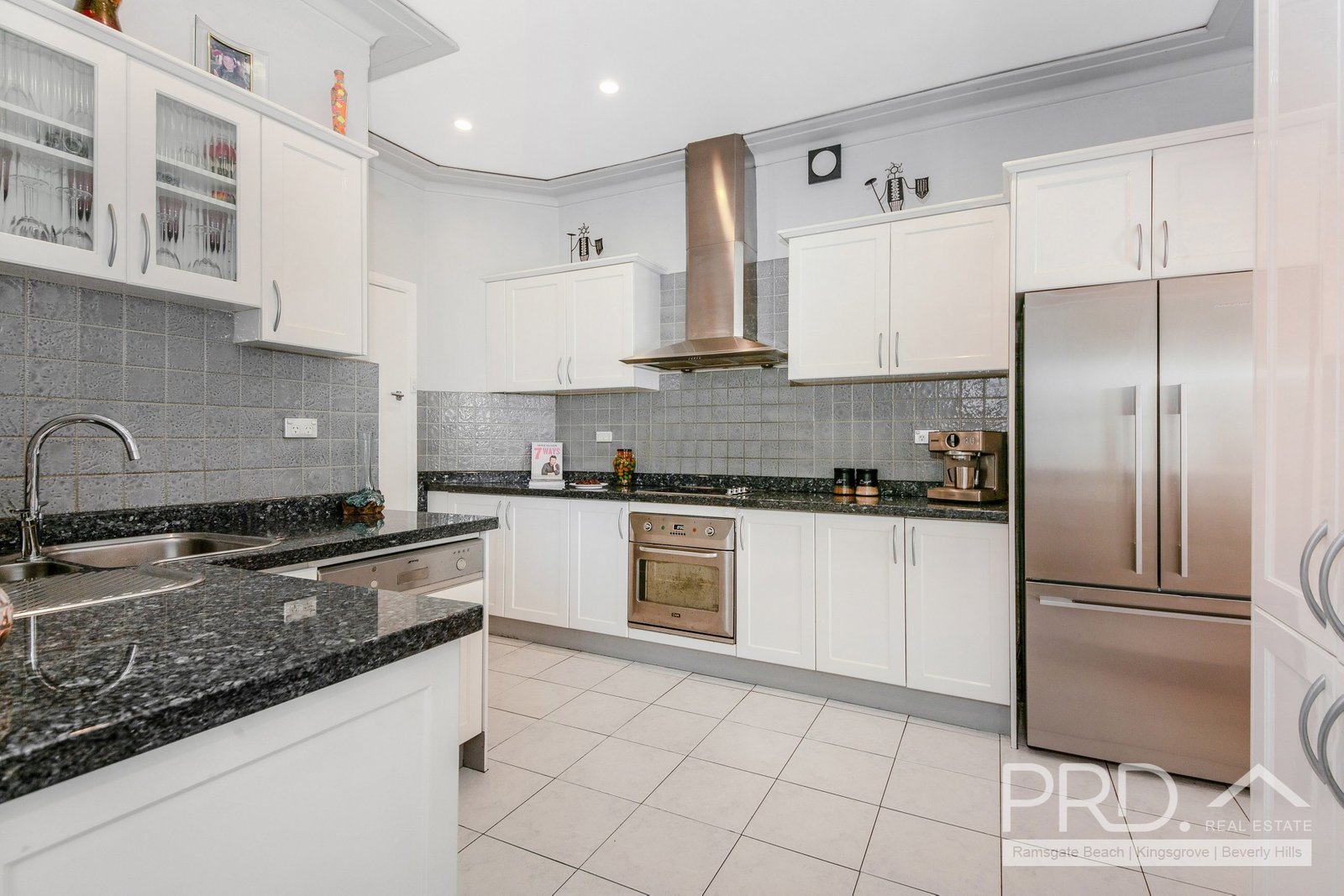 12 Flatrock Road KINGSGROVE 4