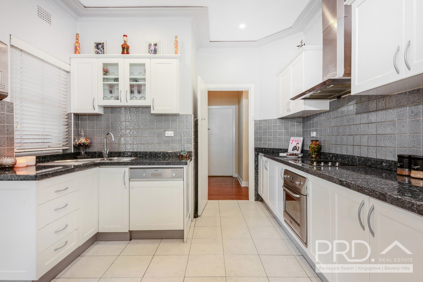 12 Flatrock Road KINGSGROVE 5