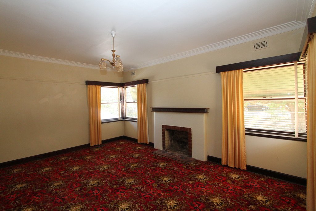 12 Forest Street LAKE WENDOUREE 2