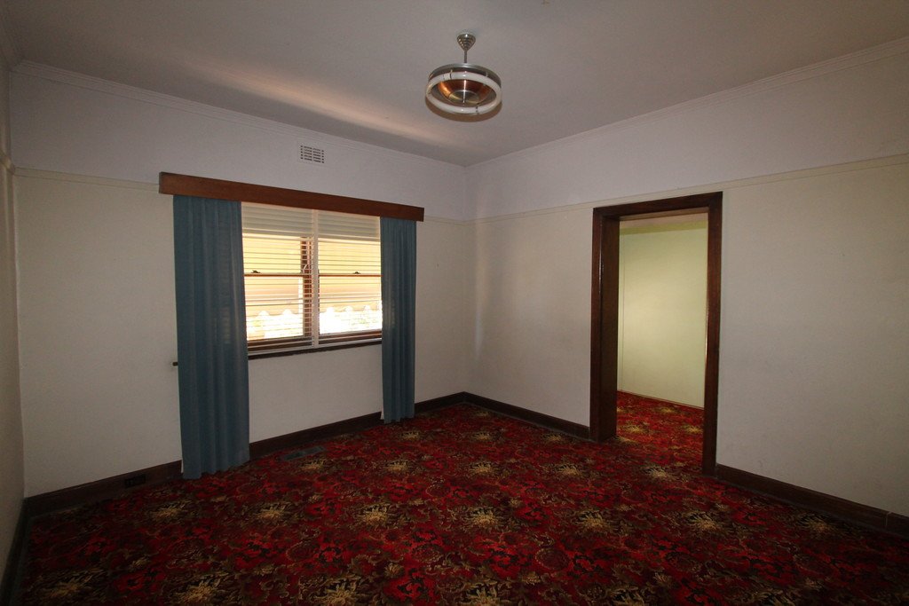 12 Forest Street LAKE WENDOUREE 11