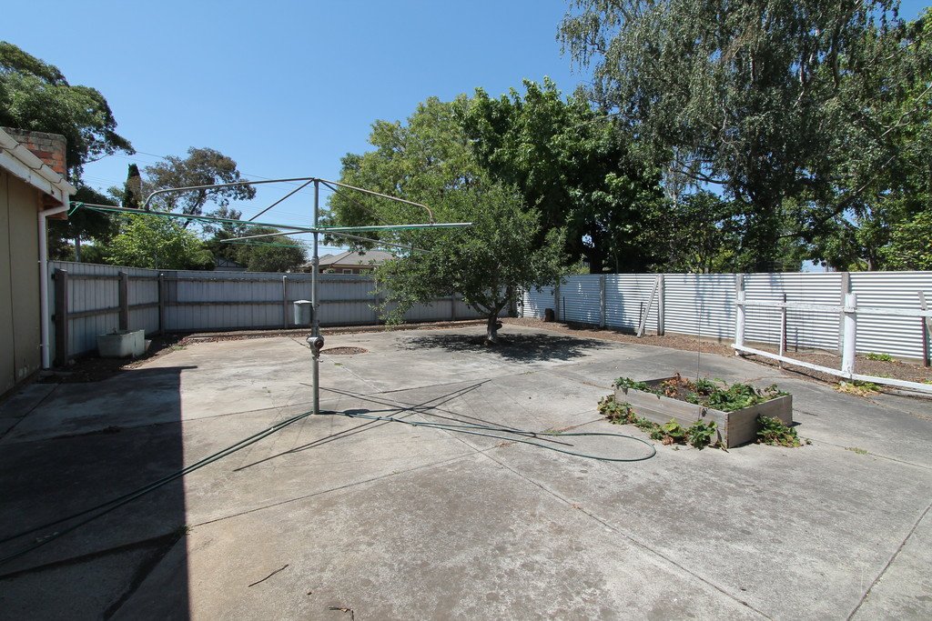 12 Forest Street LAKE WENDOUREE 19