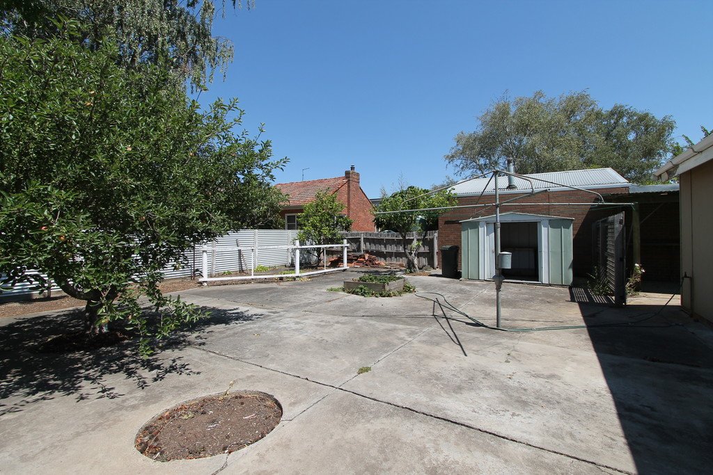 12 Forest Street LAKE WENDOUREE 20