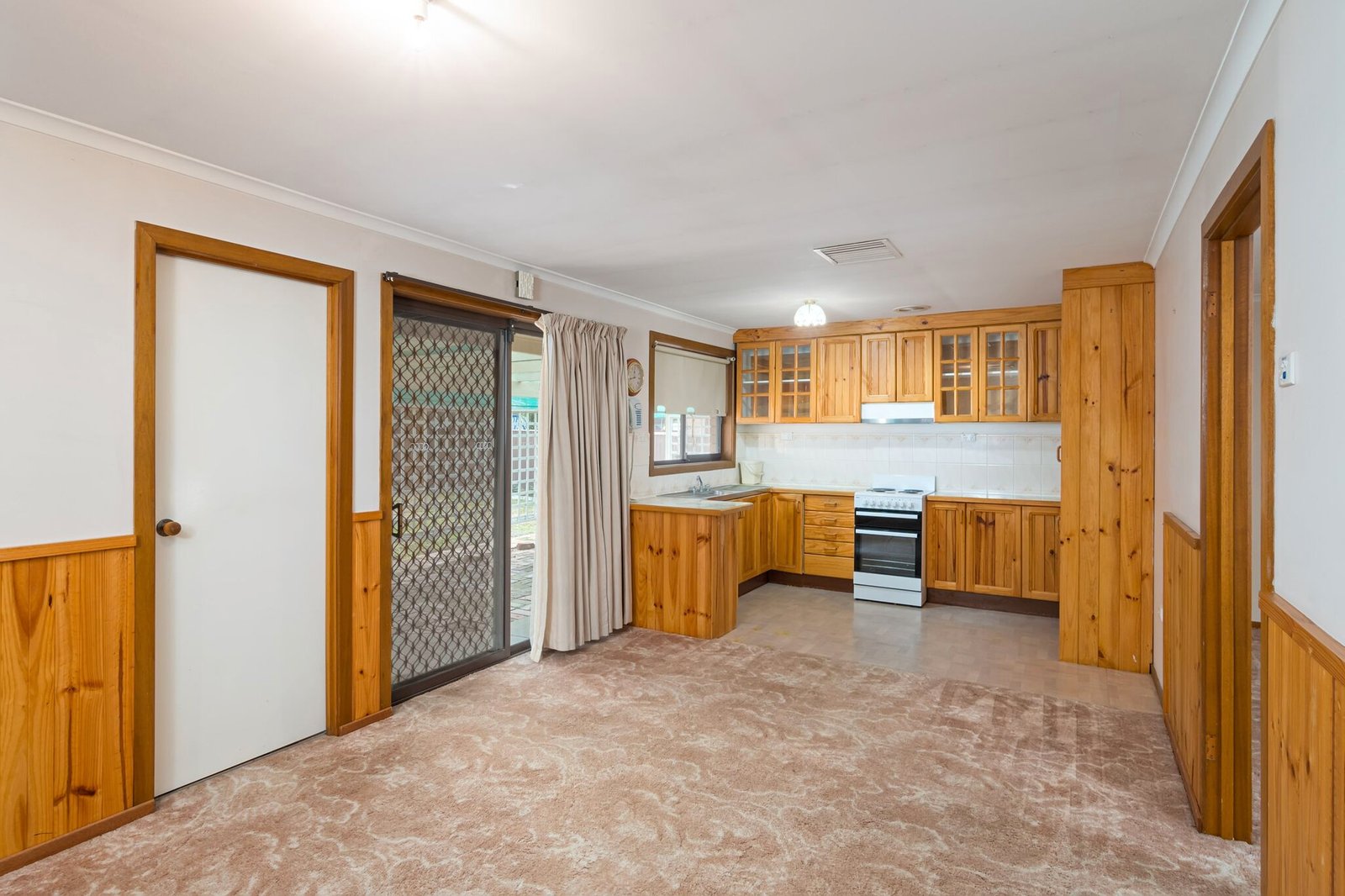 12 Forrest Street LAKE ALBERT 4