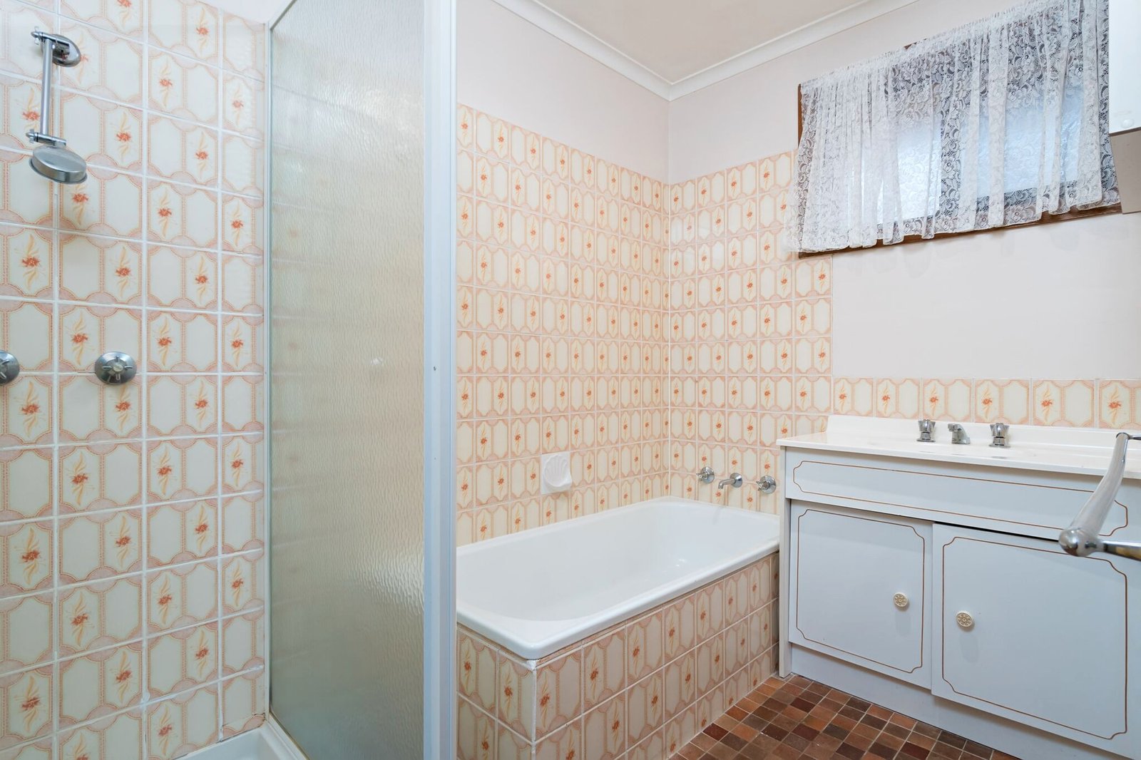 12 Forrest Street LAKE ALBERT 6