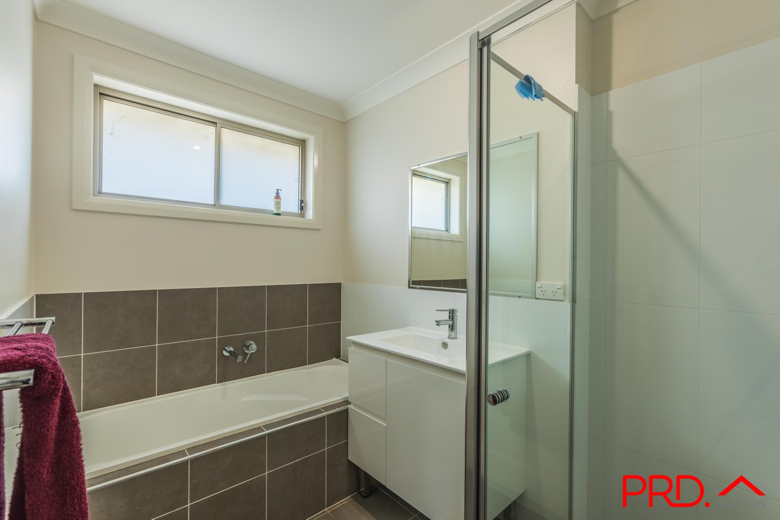 12 Francis Avenue TAMWORTH 10