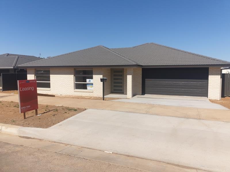 12 Francis Avenue TAMWORTH 1