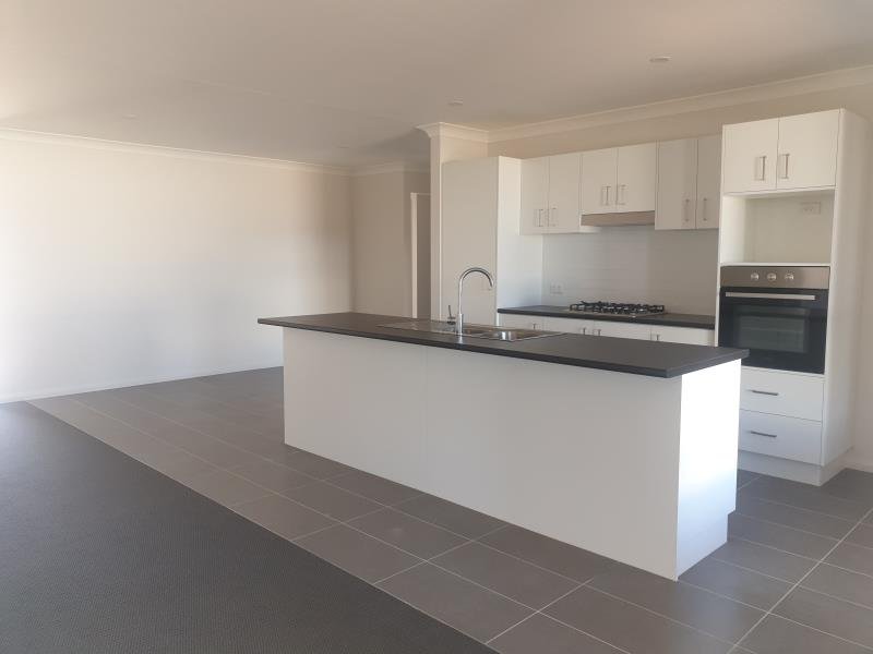 12 Francis Avenue TAMWORTH 2