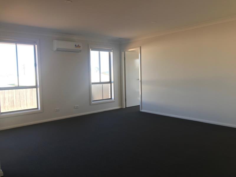 12 Francis Avenue TAMWORTH 3