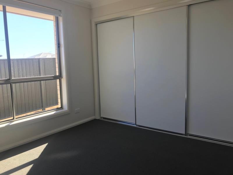 12 Francis Avenue TAMWORTH 7