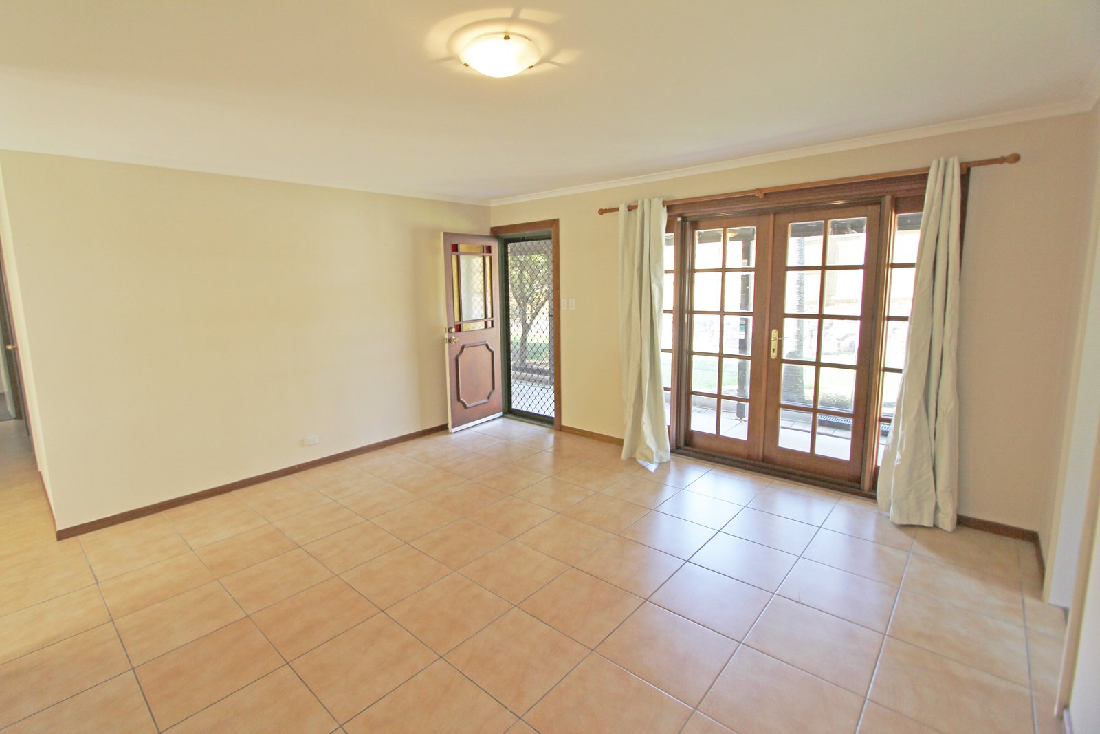 12 Freda Street ASHMORE 3