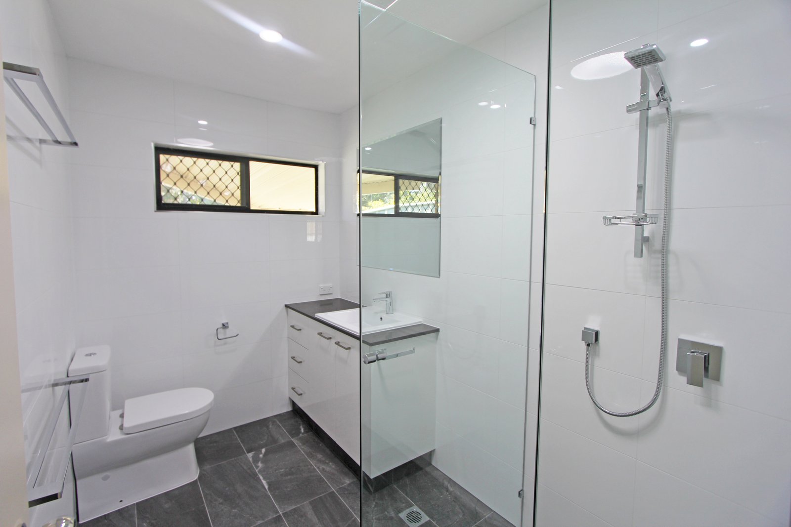 12 Freda Street ASHMORE 8