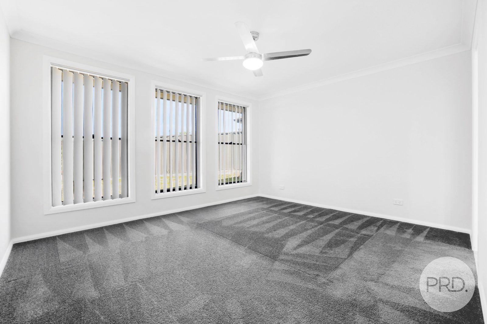 12 Galloway Place TAMWORTH 5