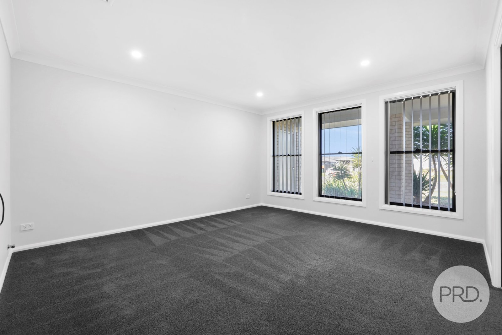 12 Galloway Place TAMWORTH 8